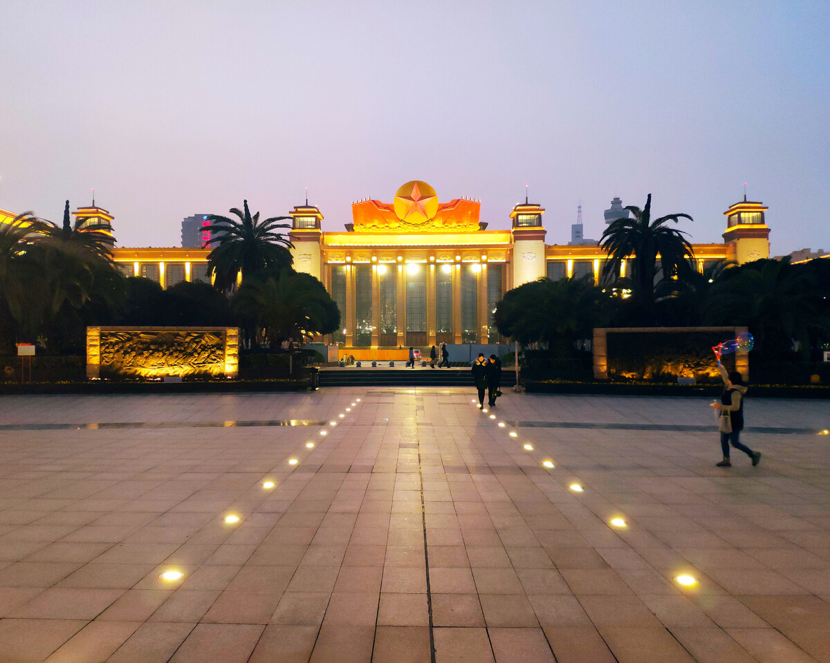 南昌八一廣場 歷史與現(xiàn)代化的交匯點(diǎn)